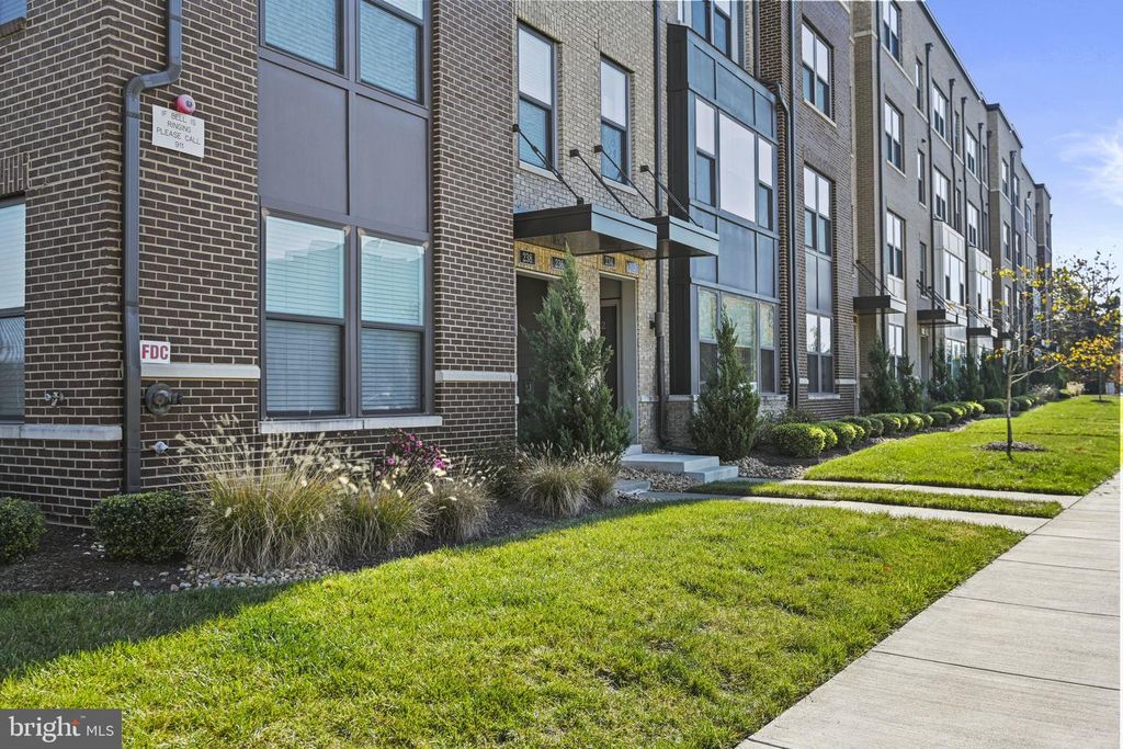 232 VAN BUREN ST, Herndon, VA 20170