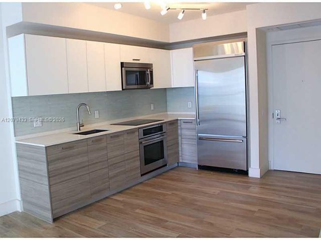 1300 Brickell Bay Drive 1008, Miami, FL 33131