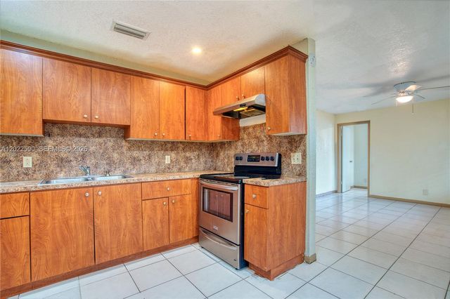 129 SE 4th Avenue 1, Hallandale Beach, FL 33009