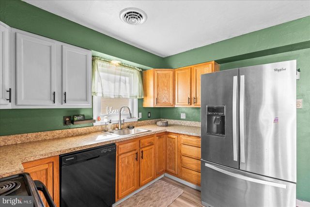 28 FAWN AVE, New Oxford, PA 17350