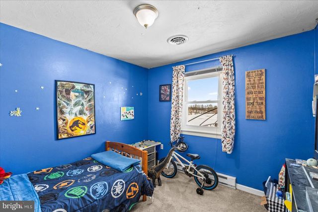 28 FAWN AVE, New Oxford, PA 17350