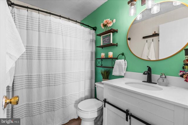 28 FAWN AVE, New Oxford, PA 17350