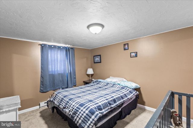 28 FAWN AVE, New Oxford, PA 17350