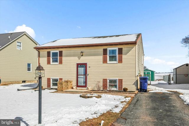 28 FAWN AVE, New Oxford, PA 17350
