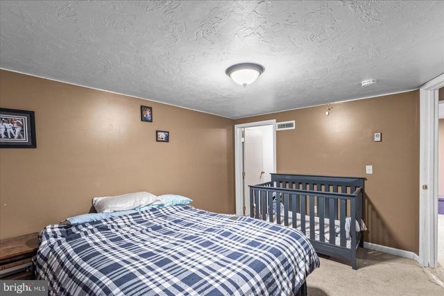 28 FAWN AVE, New Oxford, PA 17350