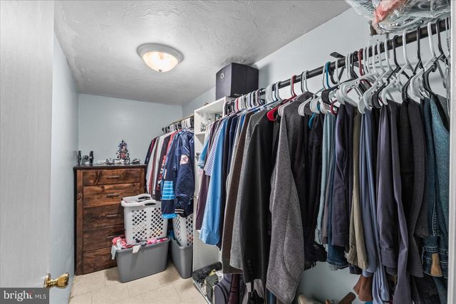 28 FAWN AVE, New Oxford, PA 17350