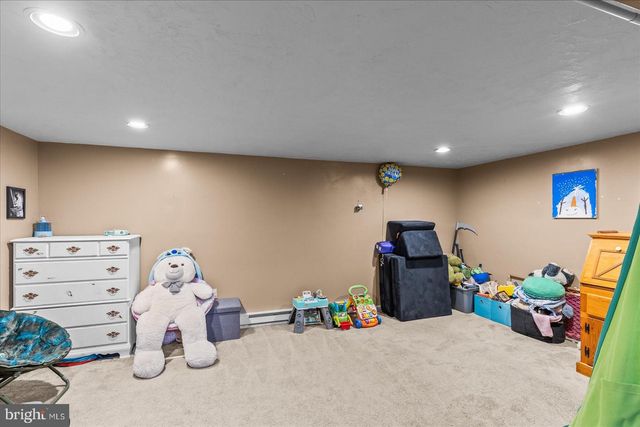 28 FAWN AVE, New Oxford, PA 17350