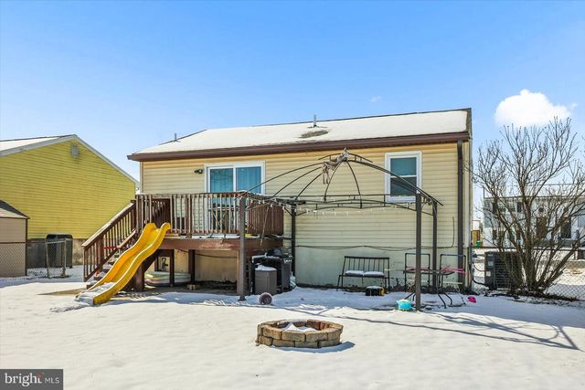 28 FAWN AVE, New Oxford, PA 17350