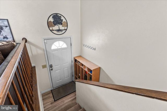 28 FAWN AVE, New Oxford, PA 17350