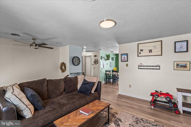 28 FAWN AVE, New Oxford, PA 17350