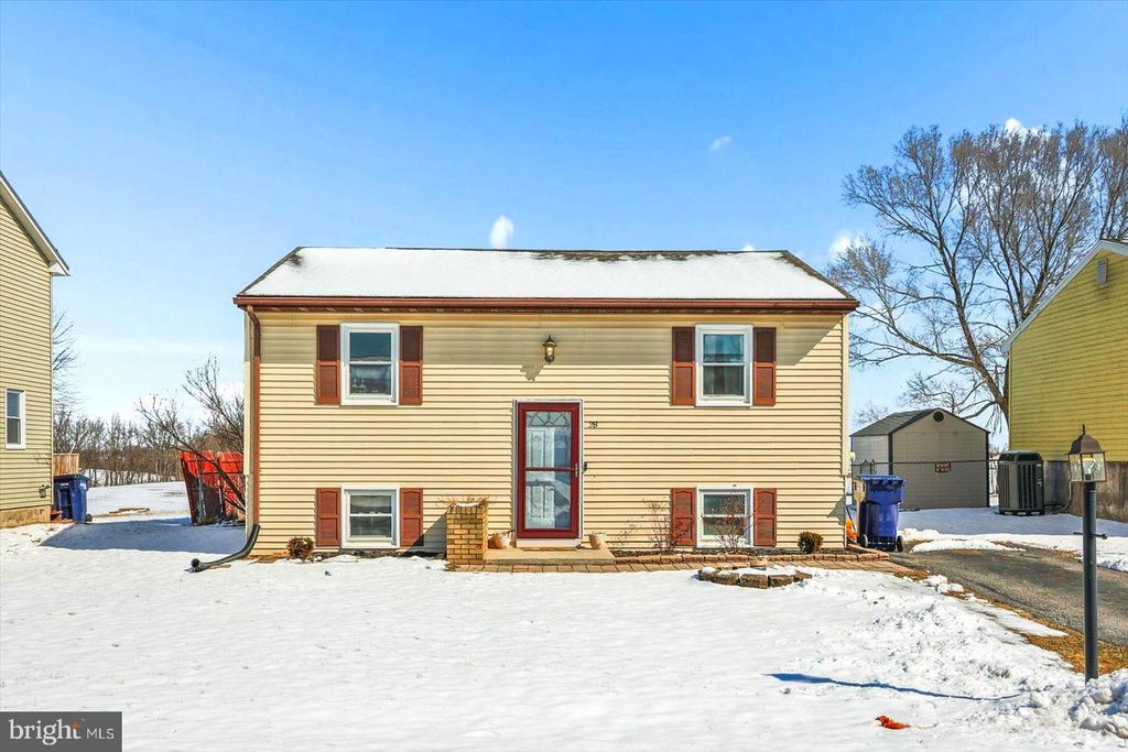 28 FAWN AVE, New Oxford, PA 17350