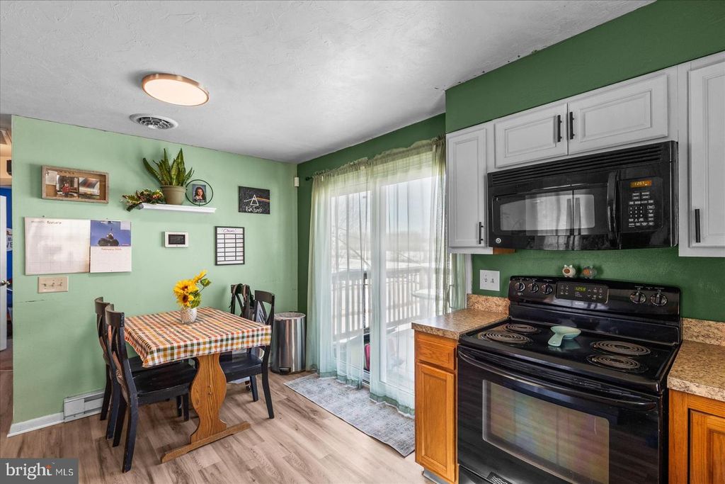 Image 13 of property listing at 28 FAWN AVE, New Oxford, PA 17350