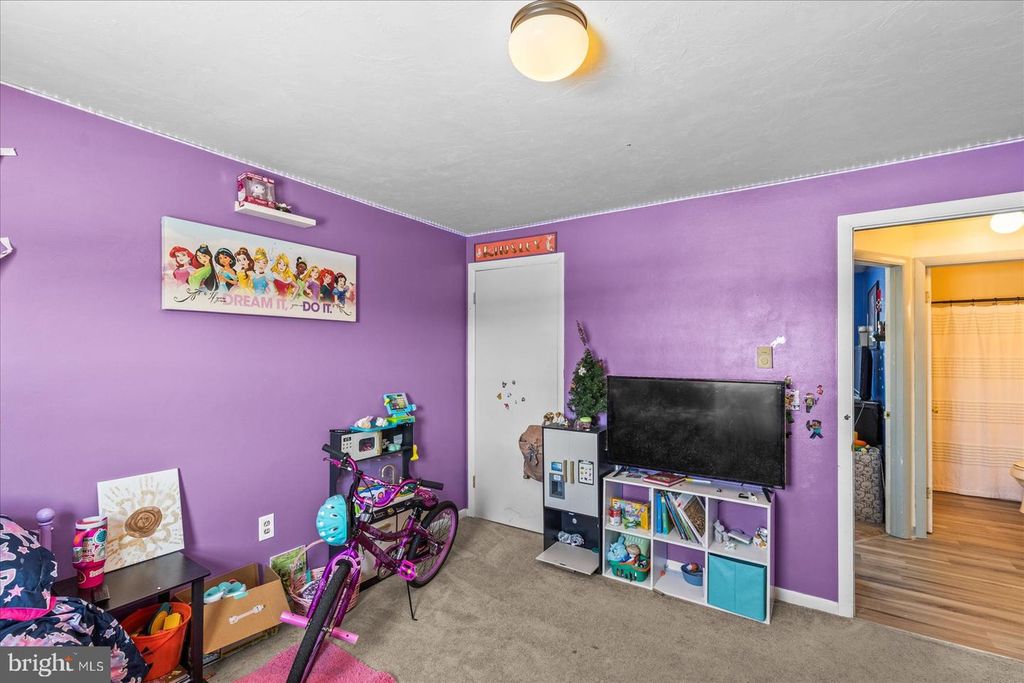 Image 15 of property listing at 28 FAWN AVE, New Oxford, PA 17350