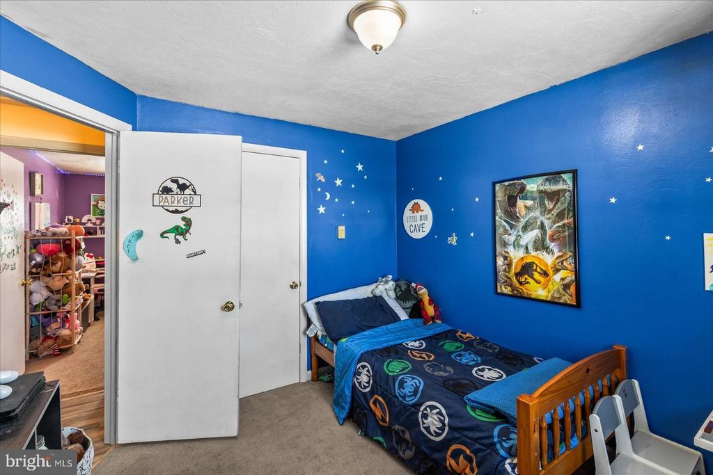 Image 17 of property listing at 28 FAWN AVE, New Oxford, PA 17350