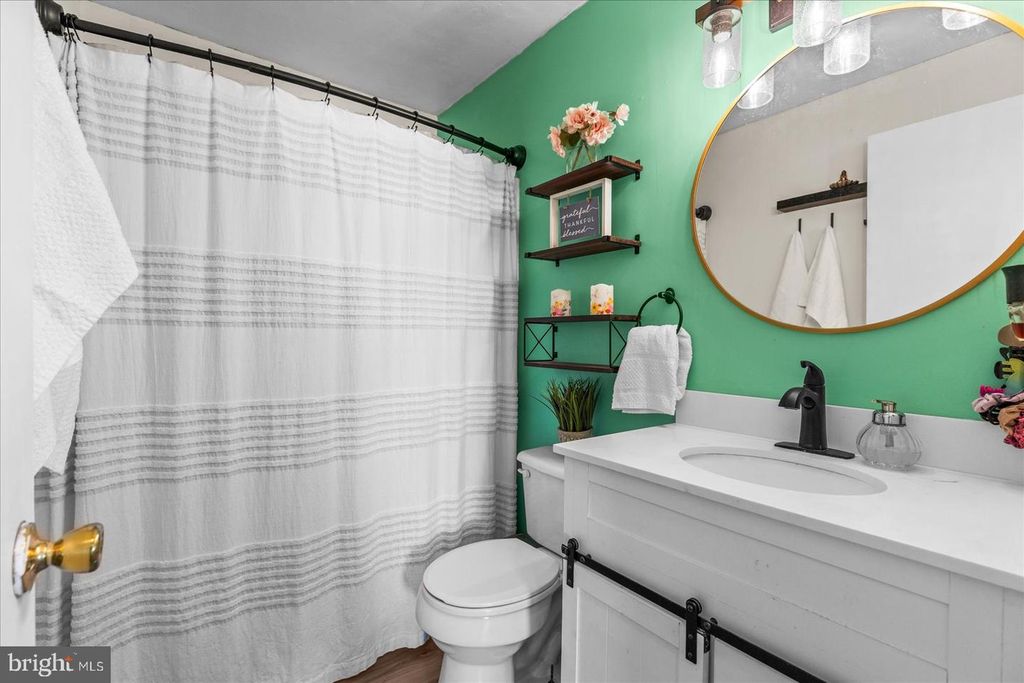 Image 18 of property listing at 28 FAWN AVE, New Oxford, PA 17350