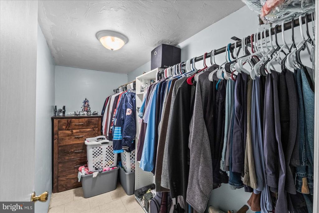 Image 21 of property listing at 28 FAWN AVE, New Oxford, PA 17350