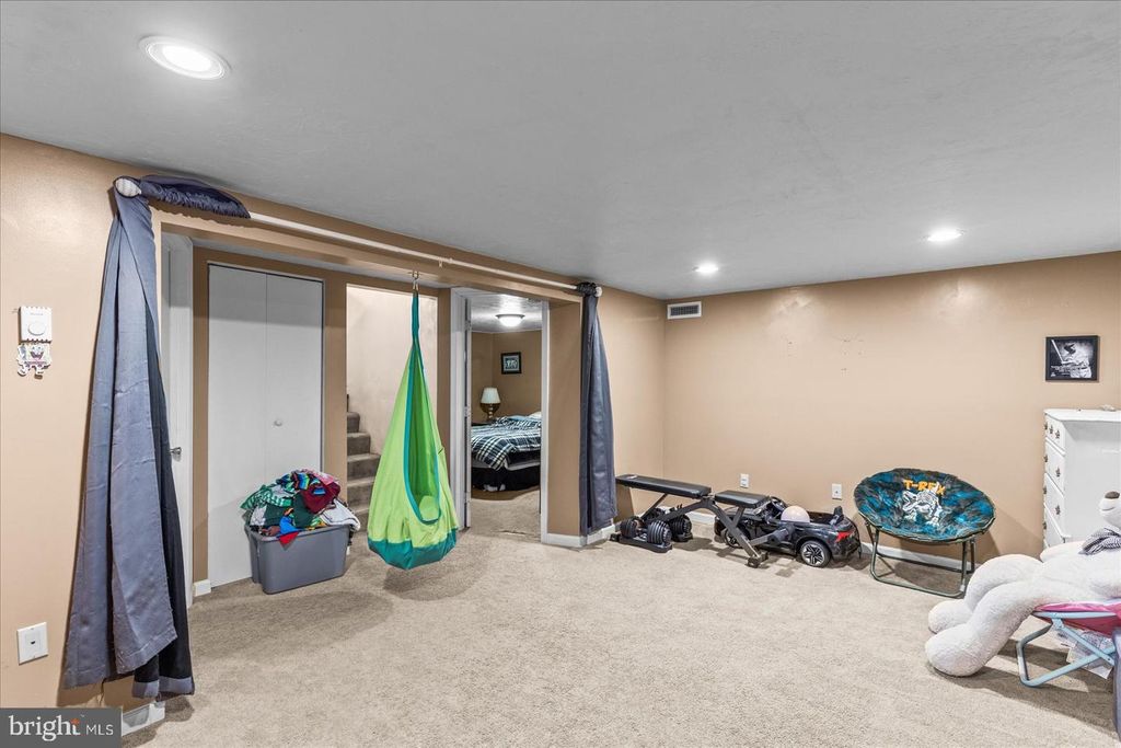 Image 24 of property listing at 28 FAWN AVE, New Oxford, PA 17350