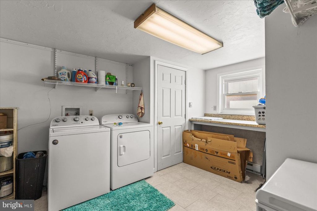 Image 25 of property listing at 28 FAWN AVE, New Oxford, PA 17350