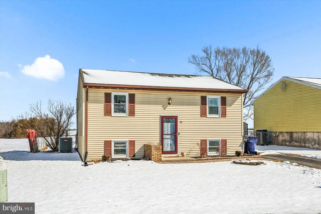 Image 3 of property listing at 28 FAWN AVE, New Oxford, PA 17350