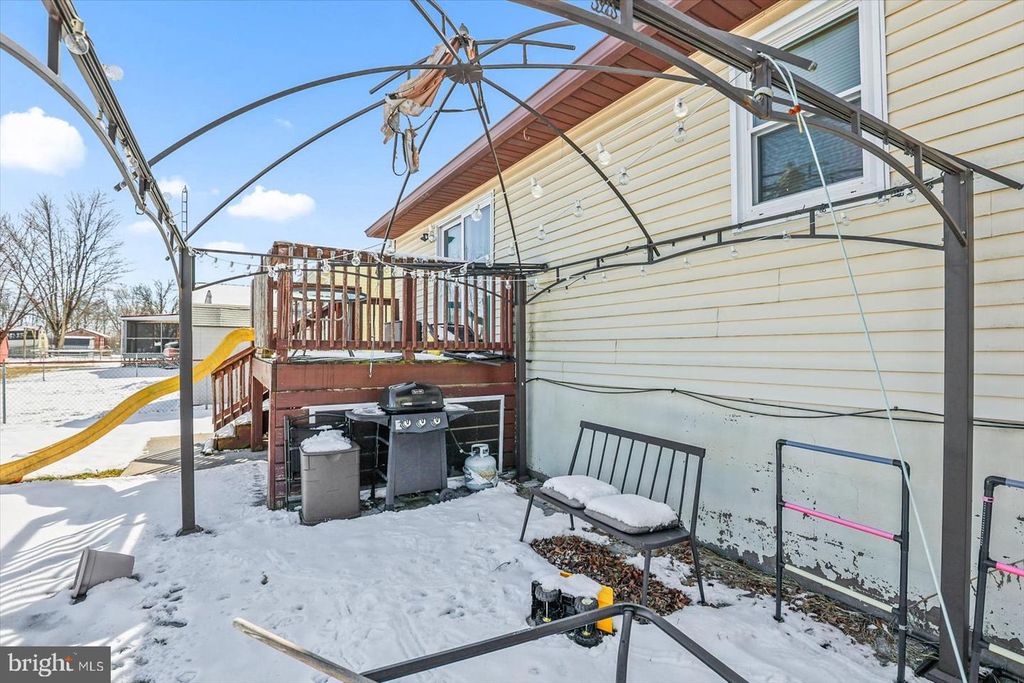 Image 33 of property listing at 28 FAWN AVE, New Oxford, PA 17350