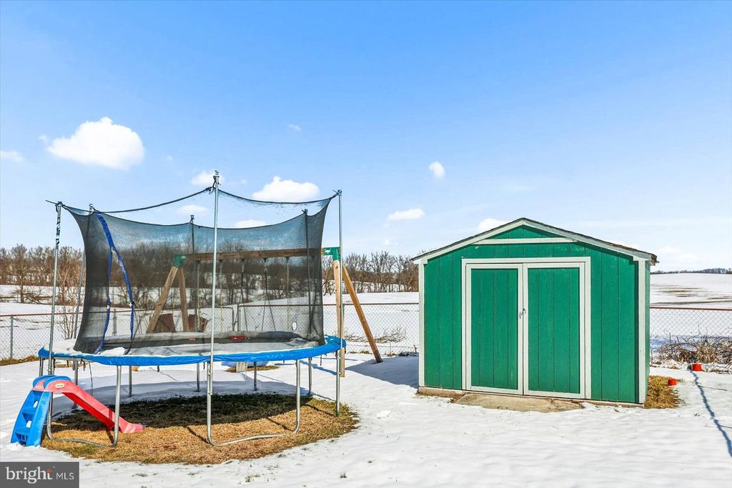 Image 34 of property listing at 28 FAWN AVE, New Oxford, PA 17350