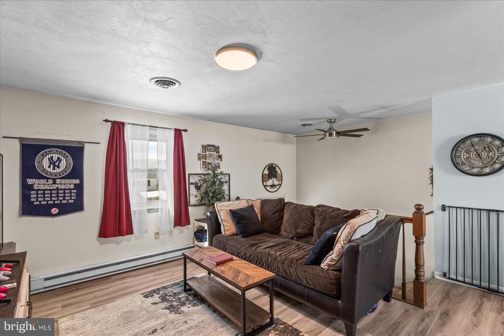 Image 7 of property listing at 28 FAWN AVE, New Oxford, PA 17350