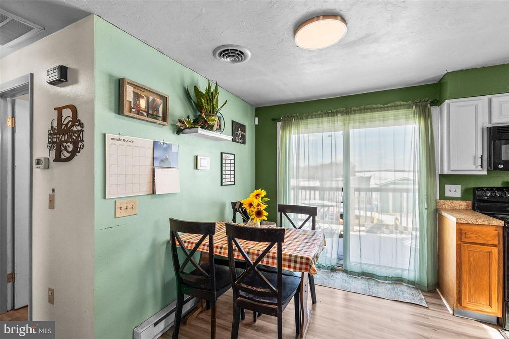 Image 9 of property listing at 28 FAWN AVE, New Oxford, PA 17350