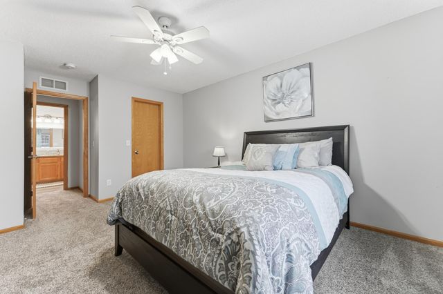 7990 Forest Boulevard D, Woodbury, MN 55125