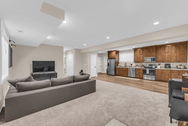 410 E PAGES LN, Centerville, UT 84014