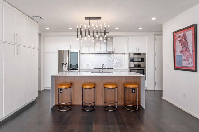 301 West Ave 1807, Austin, TX 78701