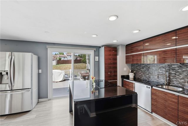 205 Sizzano, Camillus, NY 13209