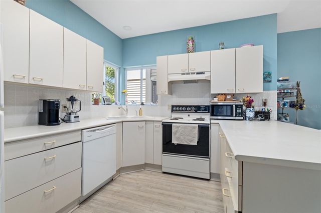 18 MAGNOLIA DRIVE S B, Ormond Beach, FL 32174