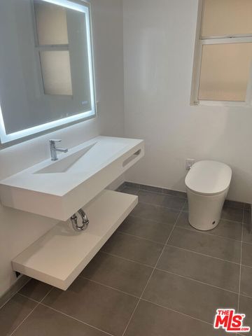 6020 Seabluff Drive 205, Los Angeles, CA 90094