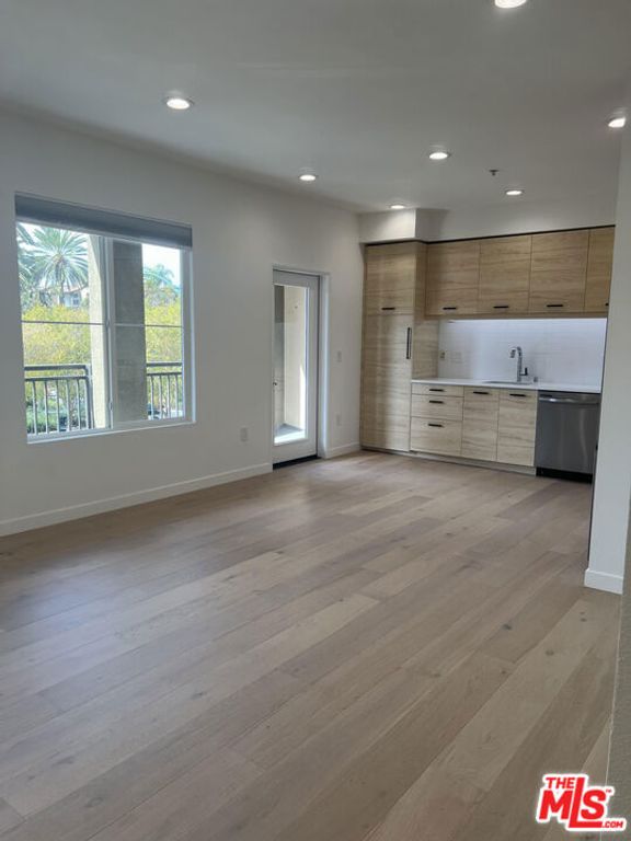 6020 Seabluff Drive 205, Los Angeles, CA 90094