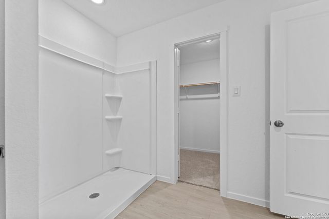 2206 Collins Aly, Converse, TX 78109