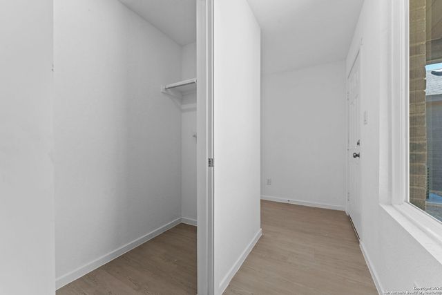 2206 Collins Aly, Converse, TX 78109