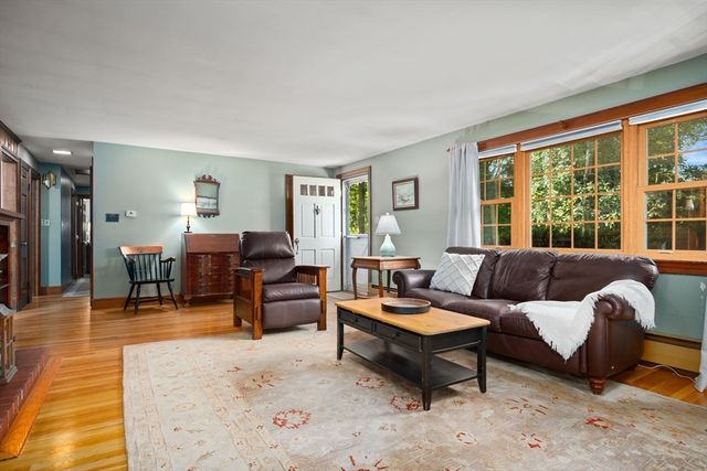 43 Prospect St, West Newbury, MA 01985
