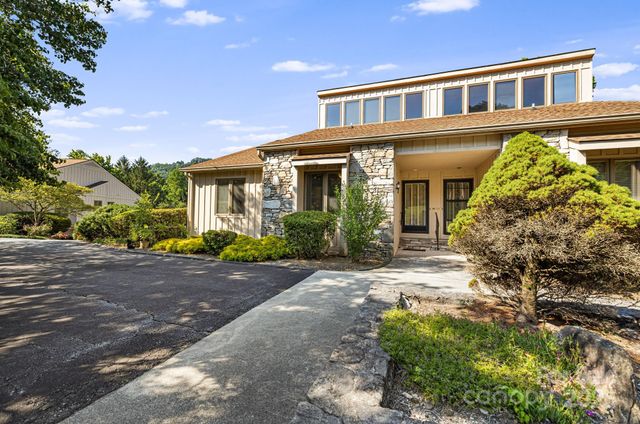 25 Westridge Court, Hendersonville, NC 28791