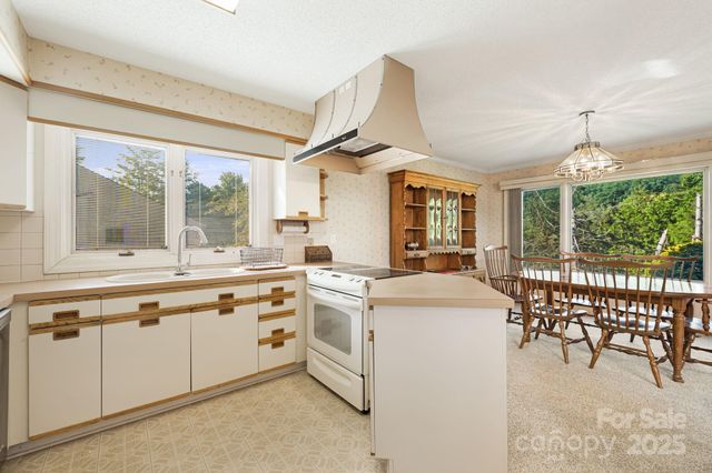 25 Westridge Court, Hendersonville, NC 28791