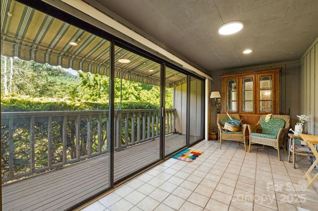 25 Westridge Court, Hendersonville, NC 28791