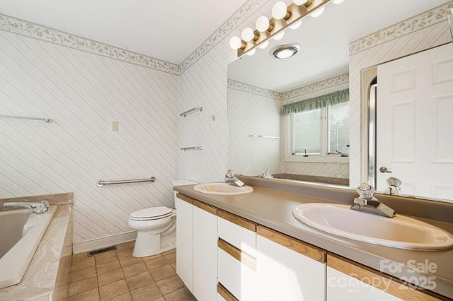 25 Westridge Court, Hendersonville, NC 28791