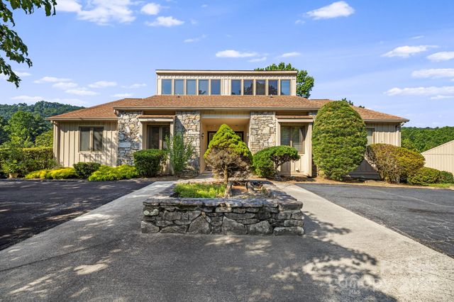25 Westridge Court, Hendersonville, NC 28791