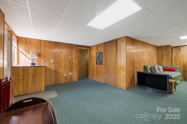 25 Westridge Court, Hendersonville, NC 28791
