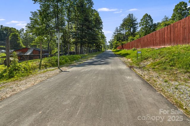 25 Westridge Court, Hendersonville, NC 28791