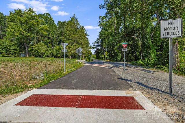 25 Westridge Court, Hendersonville, NC 28791