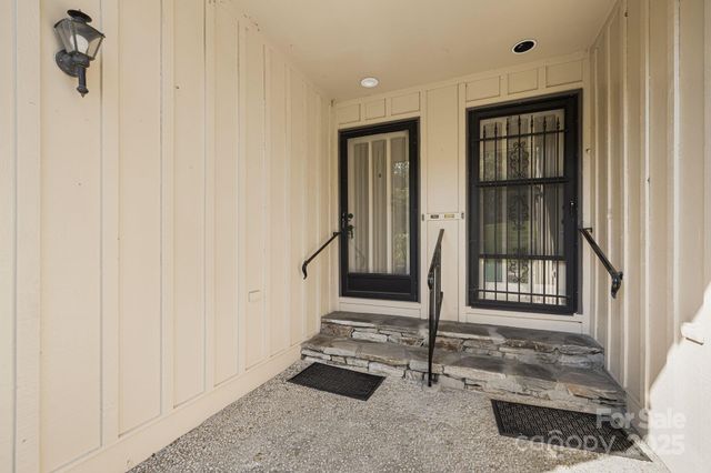 25 Westridge Court, Hendersonville, NC 28791