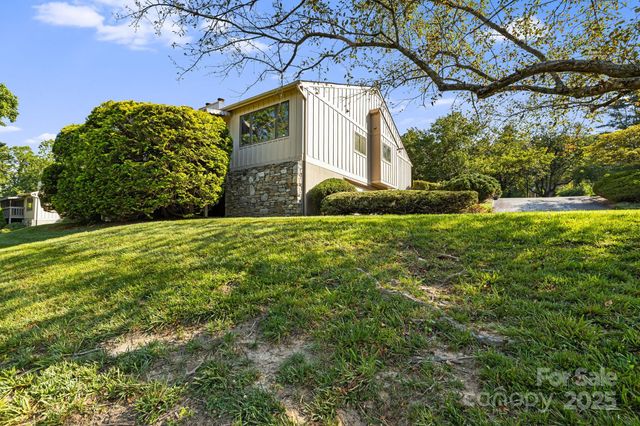 25 Westridge Court, Hendersonville, NC 28791