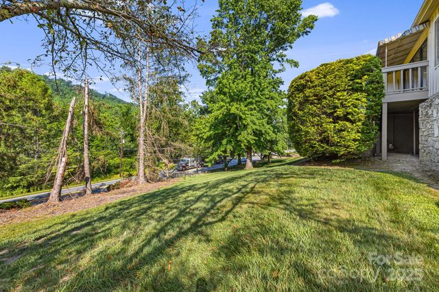25 Westridge Court, Hendersonville, NC 28791