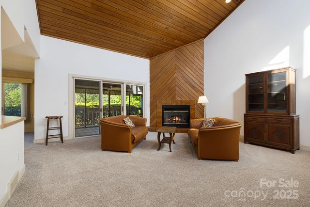 25 Westridge Court, Hendersonville, NC 28791