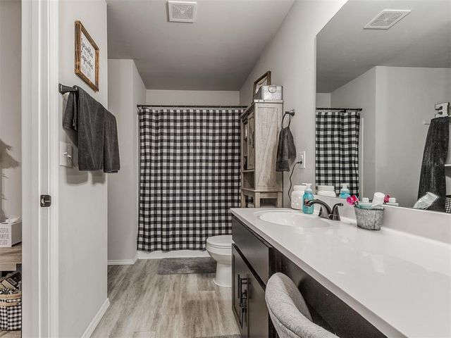 4353 Winding Brook, Harrah, OK 73045